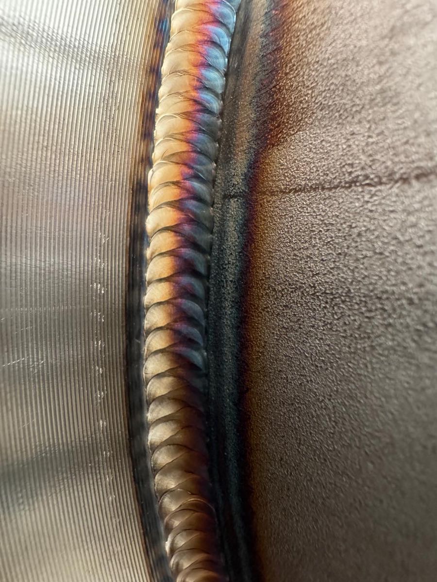 Detail TIG svaru na nerezu